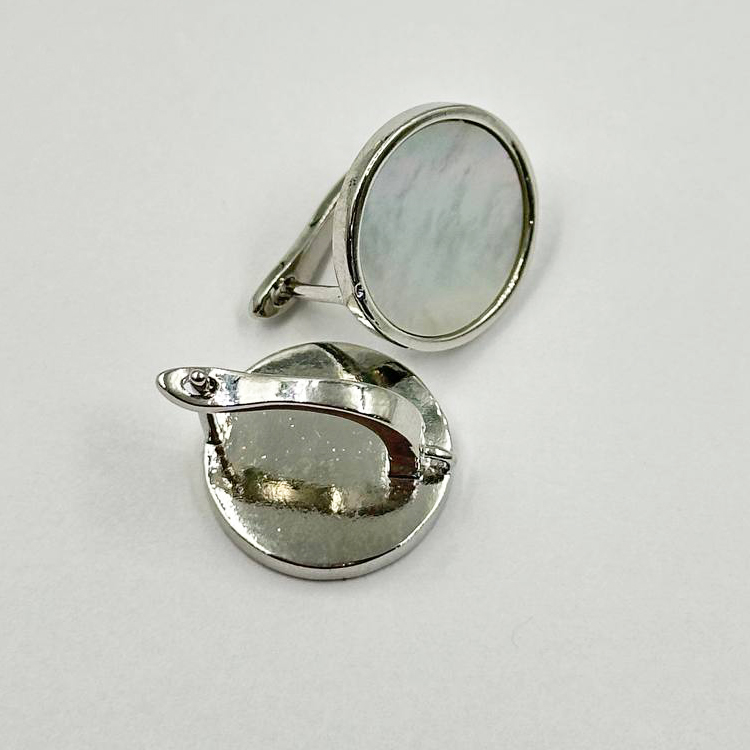 Швензы с натуральным перламутром цвет серебро размер 16мм